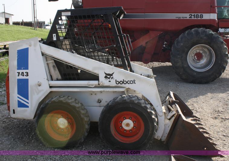 image for item 4983 1982 Bobcat 743 skid steer