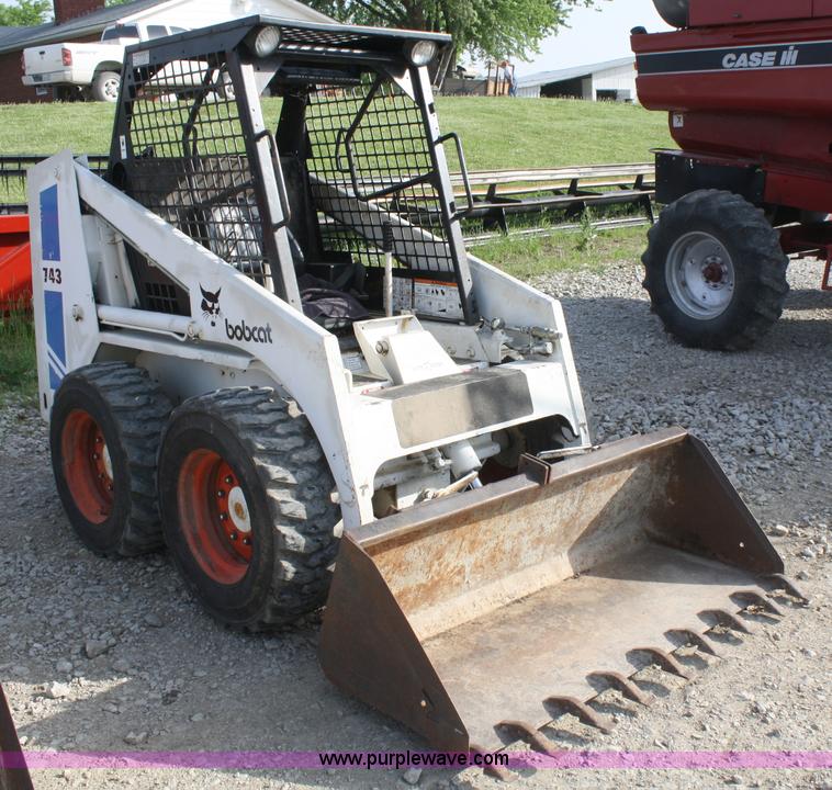 image for item 4983 1982 Bobcat 743 skid steer