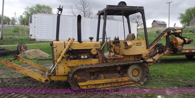 image for item 5435 1975 Case 475 cable plow