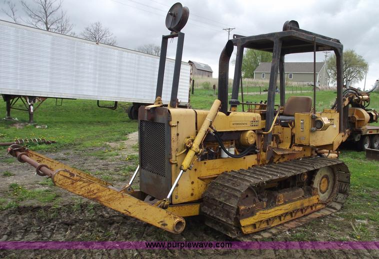 image for item 5435 1975 Case 475 cable plow