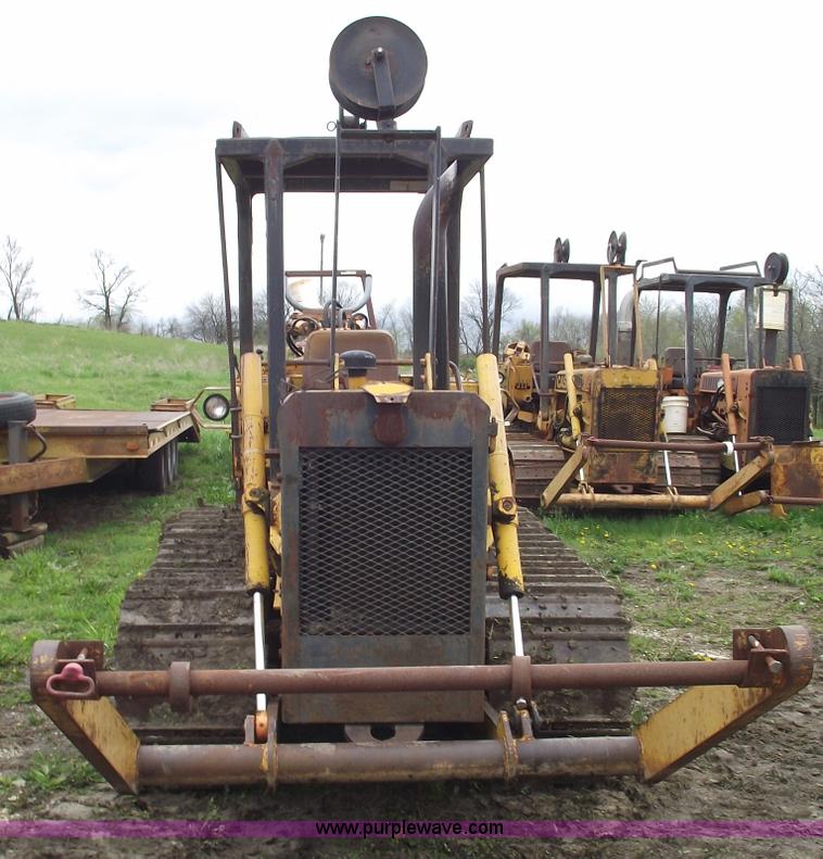 image for item 5435 1975 Case 475 cable plow