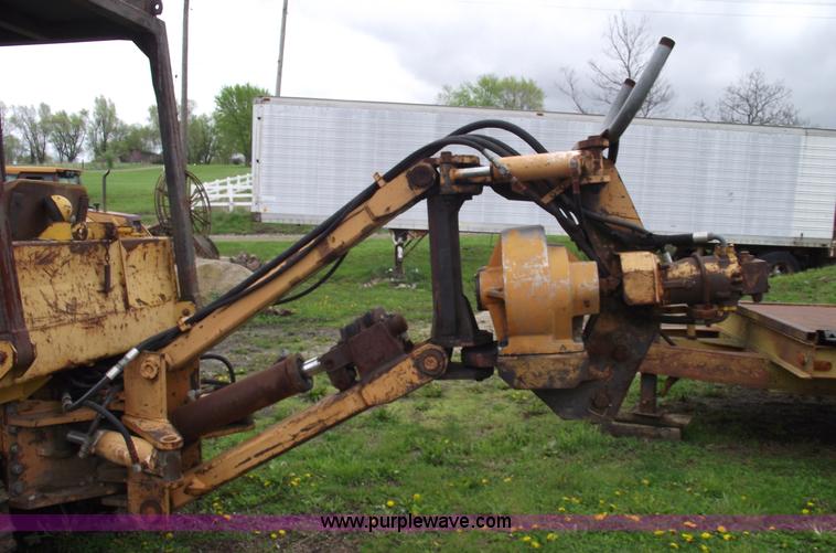 image for item 5435 1975 Case 475 cable plow