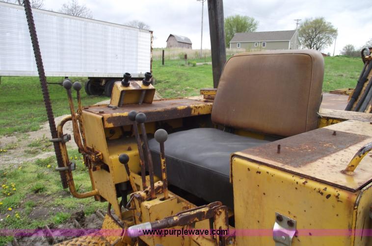 image for item 5435 1975 Case 475 cable plow