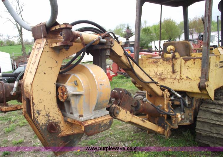 image for item 5435 1975 Case 475 cable plow