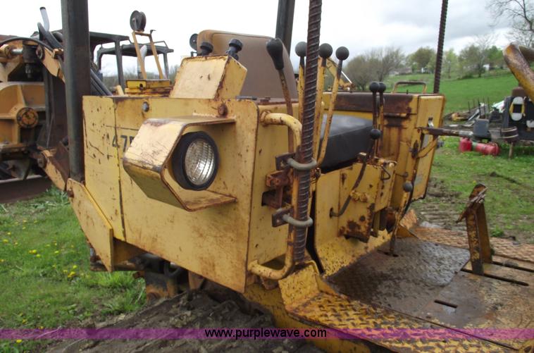 image for item 5435 1975 Case 475 cable plow