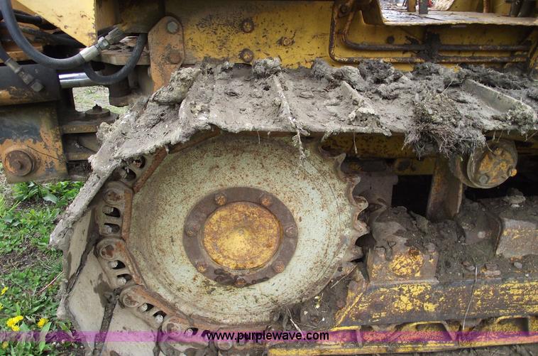 image for item 5435 1975 Case 475 cable plow