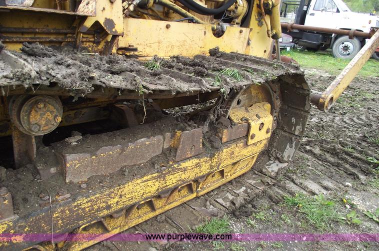 image for item 5435 1975 Case 475 cable plow