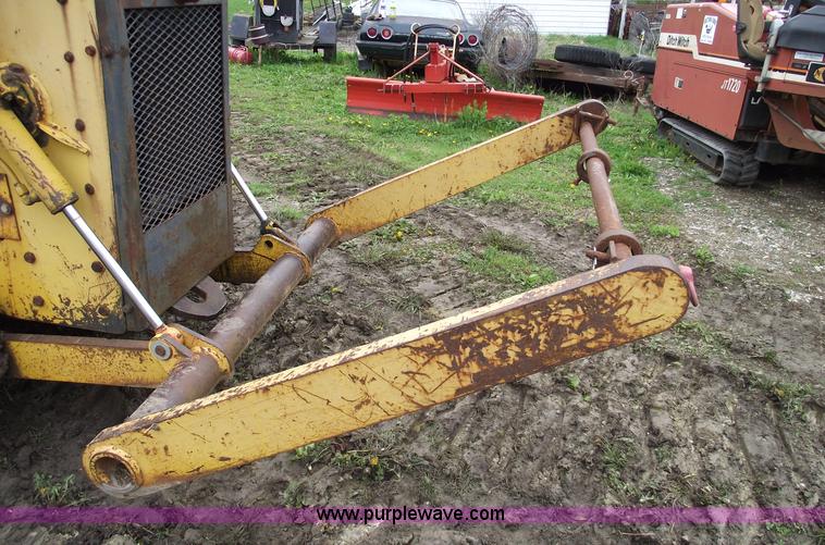 image for item 5435 1975 Case 475 cable plow