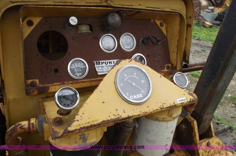 image for item 5435 1975 Case 475 cable plow