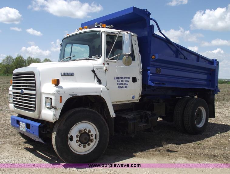 image for item 5440 1994 Ford LN9000 single axle dump truck