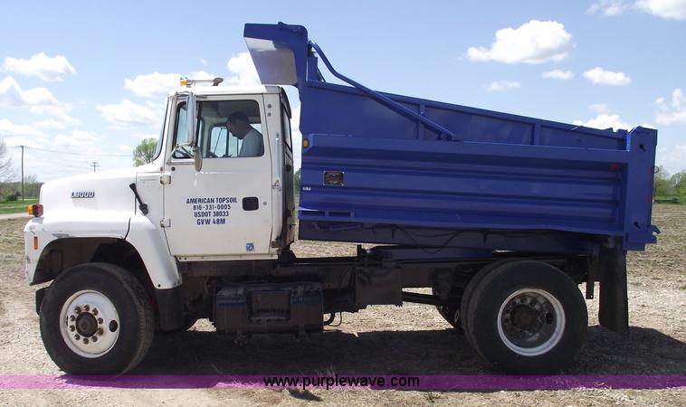 image for item 5440 1994 Ford LN9000 single axle dump truck