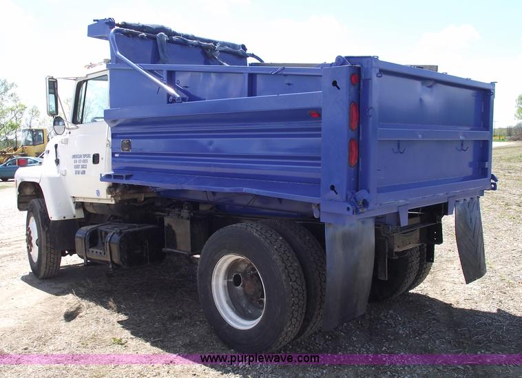 image for item 5440 1994 Ford LN9000 single axle dump truck