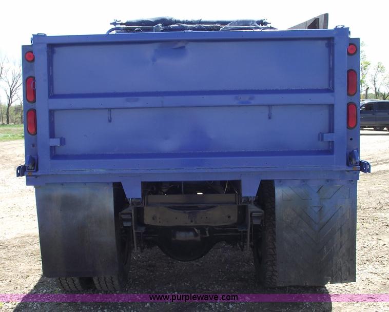 image for item 5440 1994 Ford LN9000 single axle dump truck