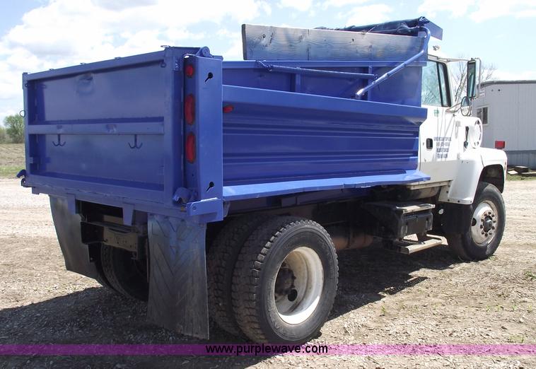 image for item 5440 1994 Ford LN9000 single axle dump truck