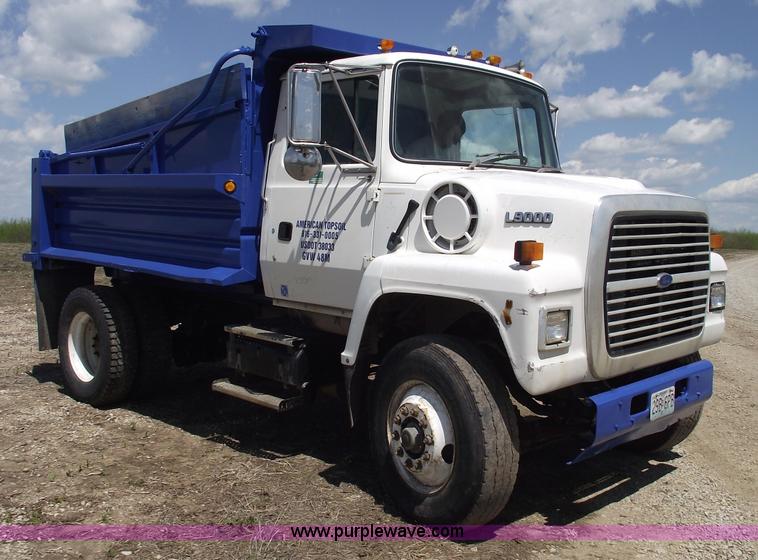 image for item 5440 1994 Ford LN9000 single axle dump truck