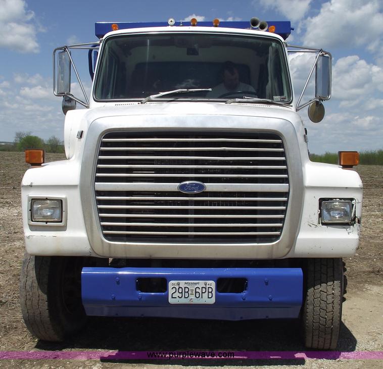 image for item 5440 1994 Ford LN9000 single axle dump truck
