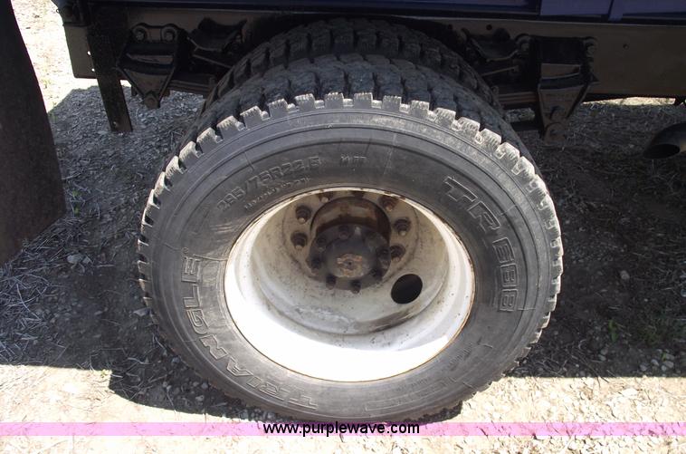 image for item 5440 1994 Ford LN9000 single axle dump truck