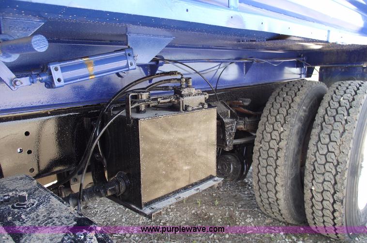 image for item 5440 1994 Ford LN9000 single axle dump truck