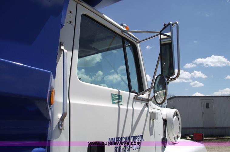image for item 5440 1994 Ford LN9000 single axle dump truck