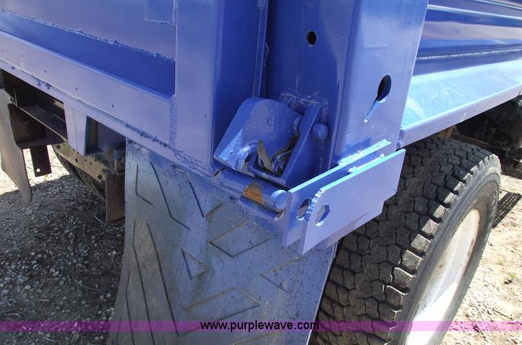 image for item 5440 1994 Ford LN9000 single axle dump truck