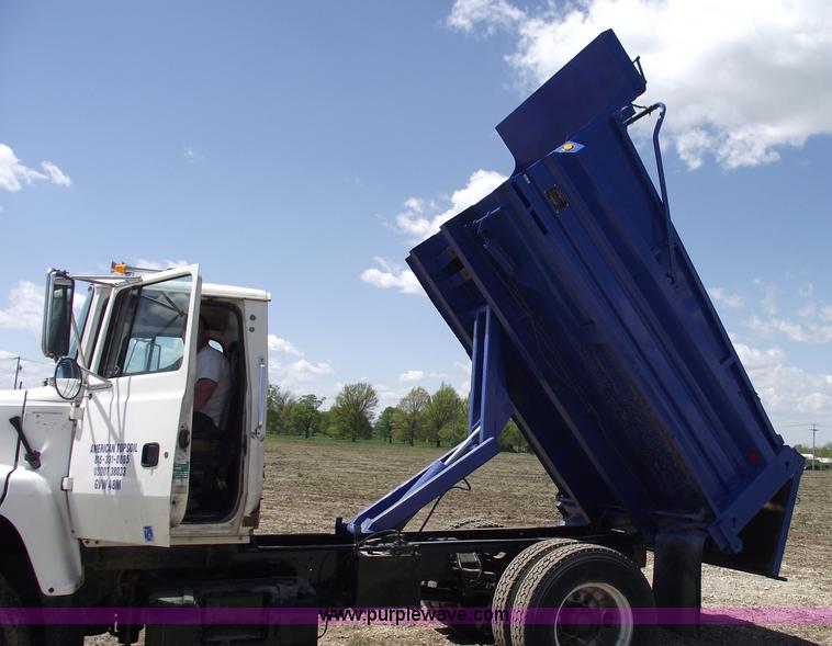 image for item 5440 1994 Ford LN9000 single axle dump truck
