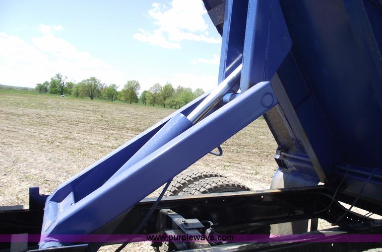 image for item 5440 1994 Ford LN9000 single axle dump truck