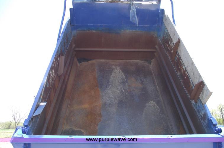 image for item 5440 1994 Ford LN9000 single axle dump truck