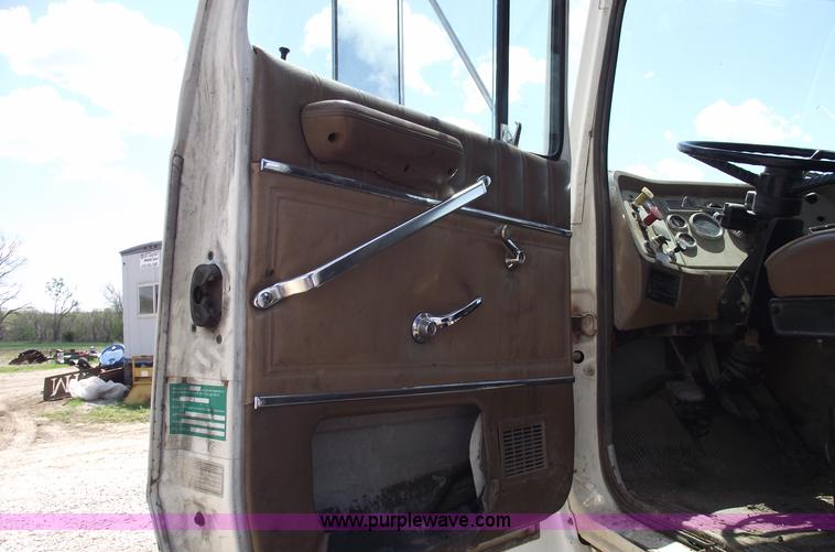 image for item 5440 1994 Ford LN9000 single axle dump truck