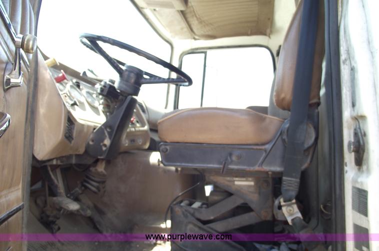 image for item 5440 1994 Ford LN9000 single axle dump truck