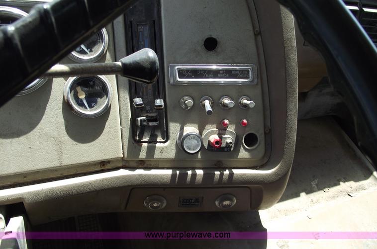 image for item 5440 1994 Ford LN9000 single axle dump truck