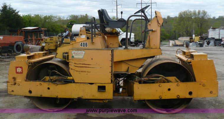 image for item 5881 1989 Ingersoll Rand DD-65 vibratory compactor