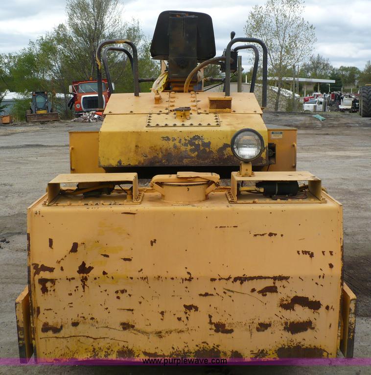 image for item 5881 1989 Ingersoll Rand DD-65 vibratory compactor