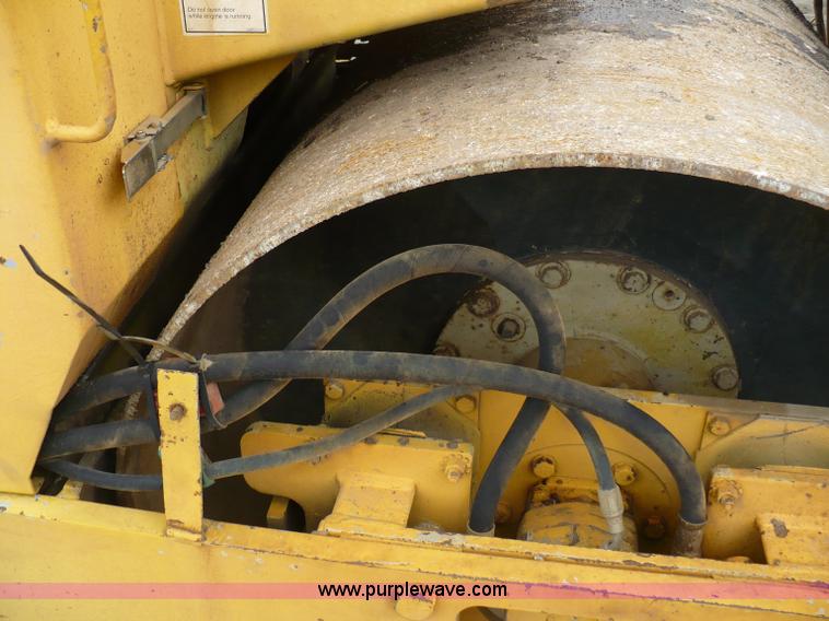 image for item 5881 1989 Ingersoll Rand DD-65 vibratory compactor