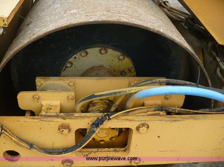 image for item 5881 1989 Ingersoll Rand DD-65 vibratory compactor