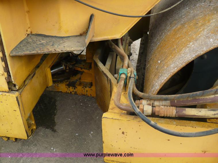 image for item 5881 1989 Ingersoll Rand DD-65 vibratory compactor