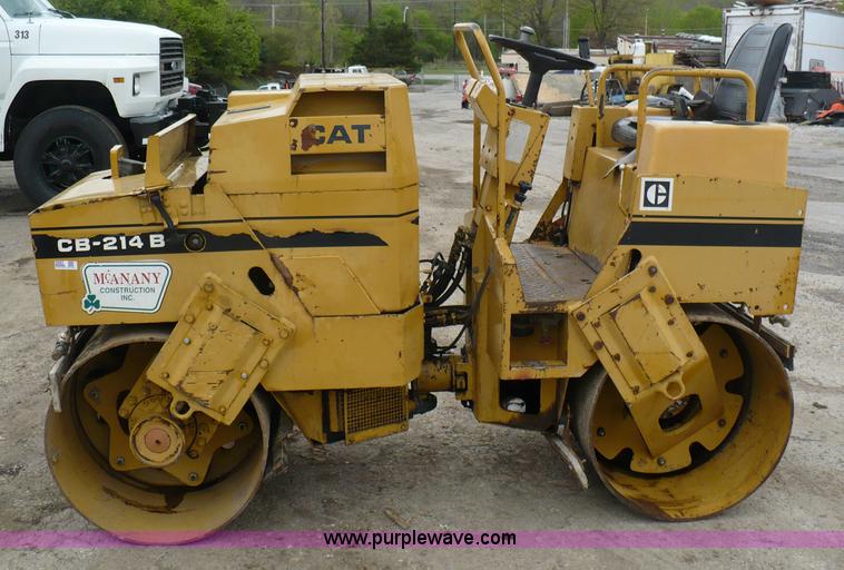 image for item 5882 1989 Caterpillar CB-214B roller