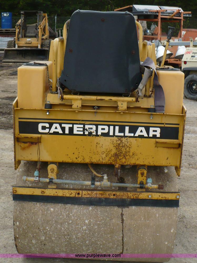 image for item 5882 1989 Caterpillar CB-214B roller