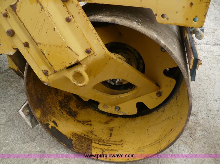 image for item 5882 1989 Caterpillar CB-214B roller