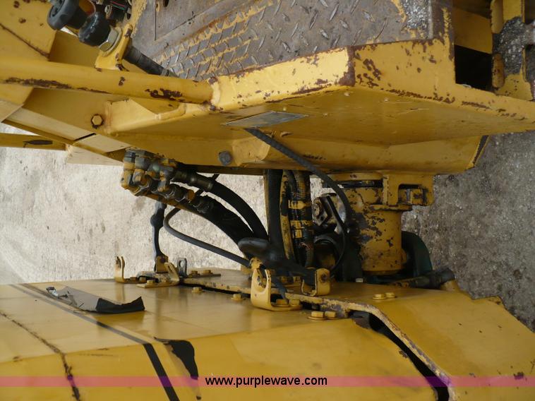 image for item 5882 1989 Caterpillar CB-214B roller