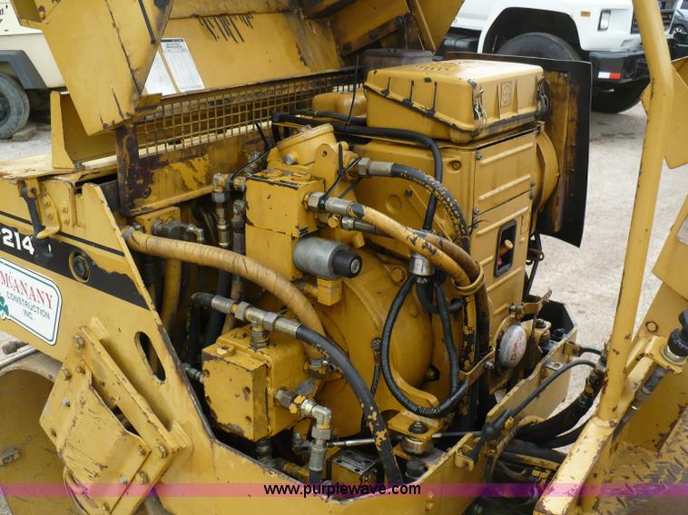 image for item 5882 1989 Caterpillar CB-214B roller