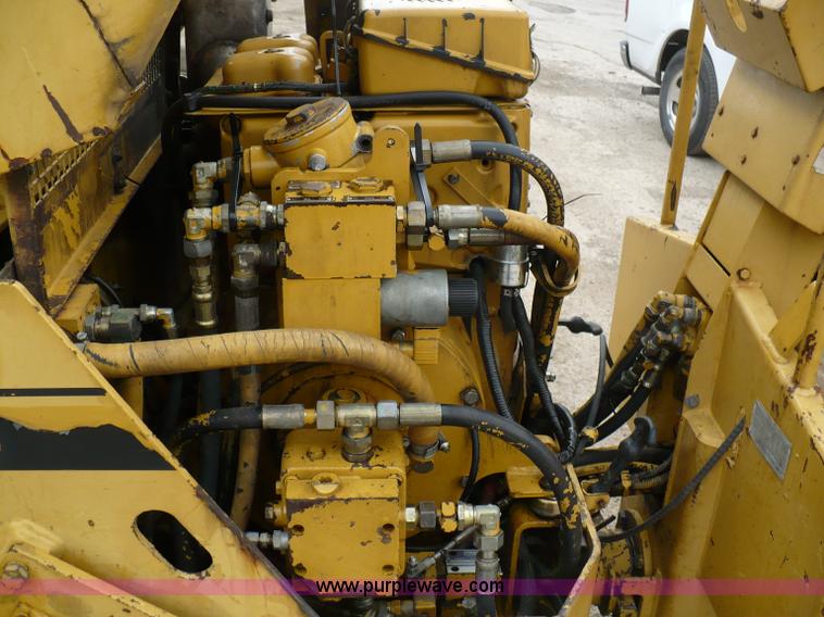 image for item 5882 1989 Caterpillar CB-214B roller