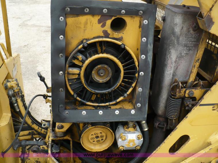 image for item 5882 1989 Caterpillar CB-214B roller