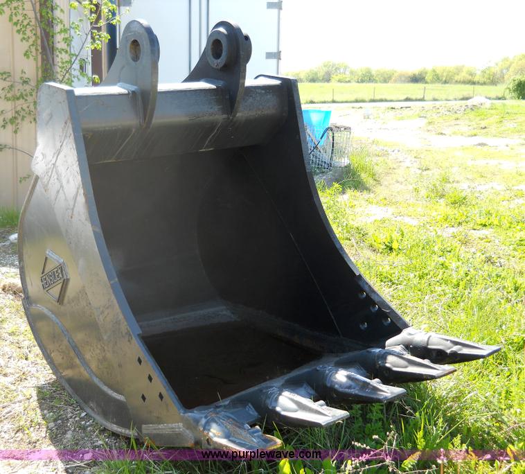 image for item 7862 Hensley PC300 excavator bucket