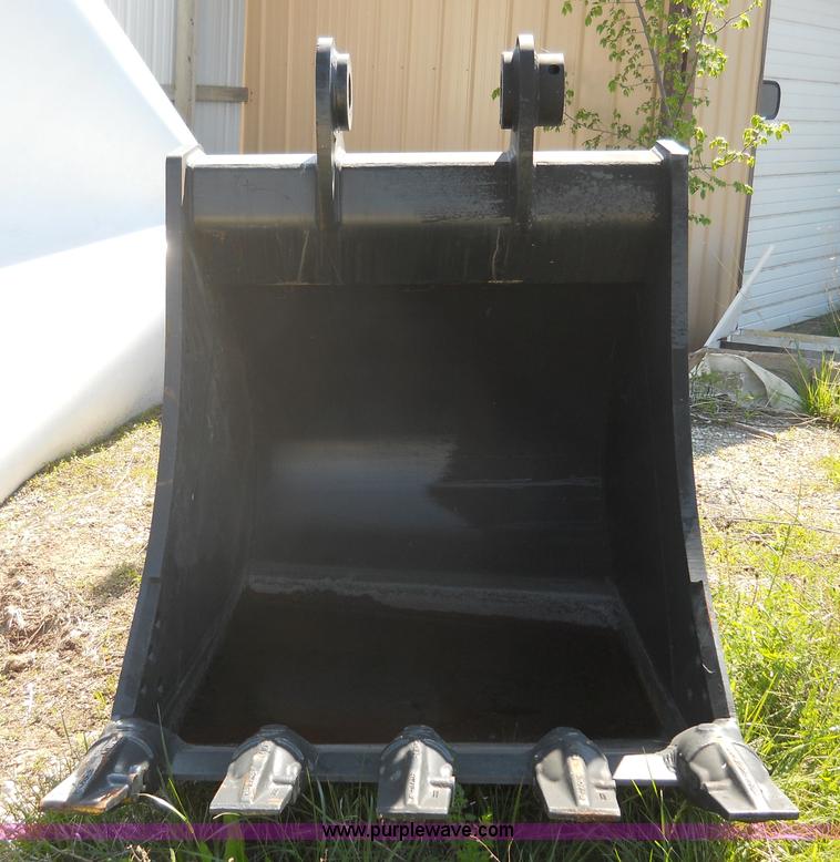 image for item 7862 Hensley PC300 excavator bucket