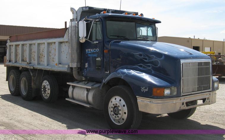 image for item 8048 1994 International 9400 dump truck