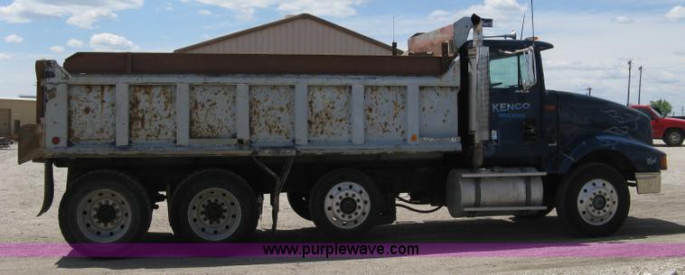 image for item 8048 1994 International 9400 dump truck