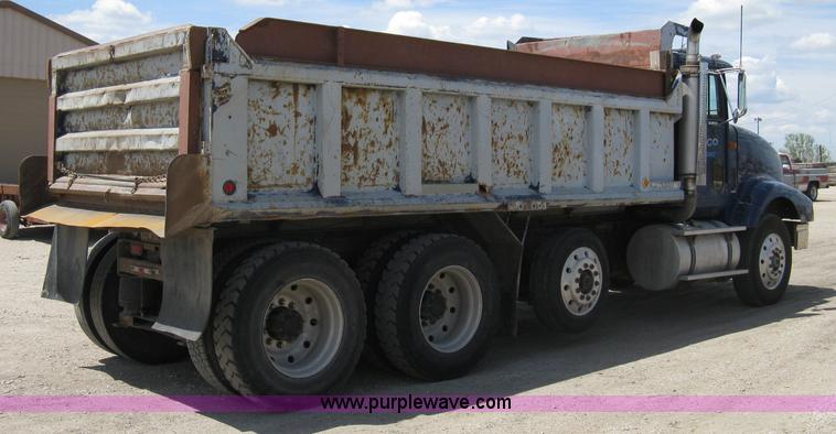 image for item 8048 1994 International 9400 dump truck