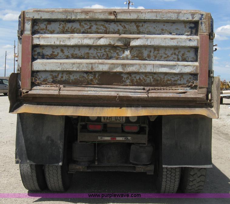 image for item 8048 1994 International 9400 dump truck
