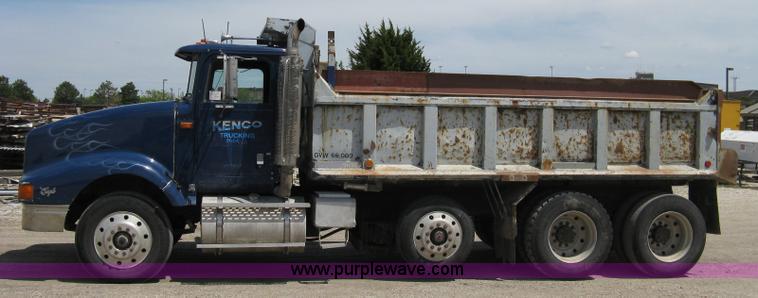 image for item 8048 1994 International 9400 dump truck