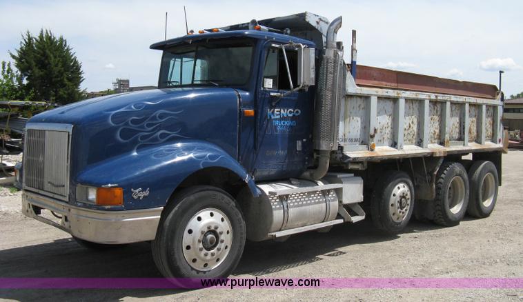 image for item 8048 1994 International 9400 dump truck